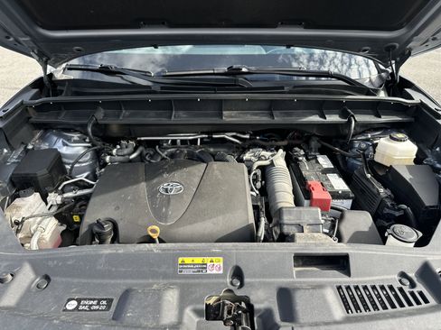 Used 2022 Toyota Highlander XLE image 10