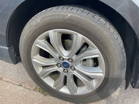 Used 2020 Ford Edge Titanium FWD image 5