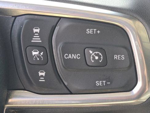 Used 2024 Jeep Wrangler Unlimited Sahara AWD/4WD image 31