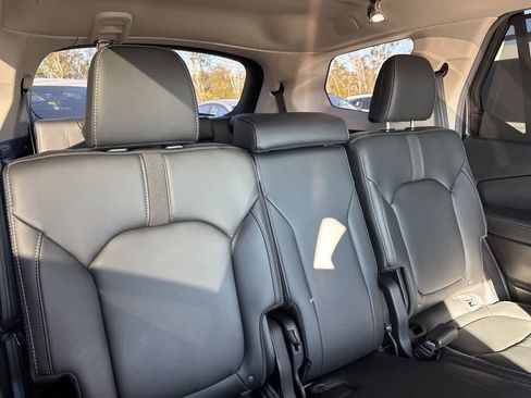 Used 2025 Honda Pilot EX-L image 8