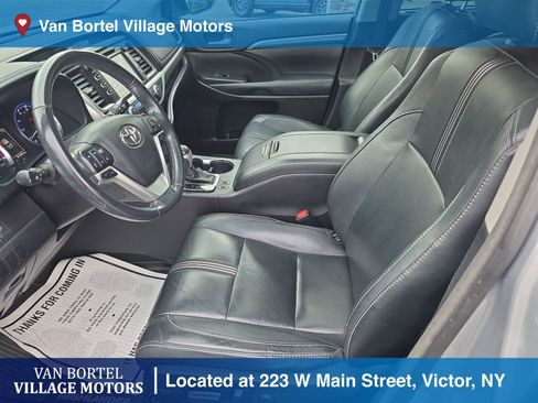 Used 2018 Toyota Highlander SE image 10