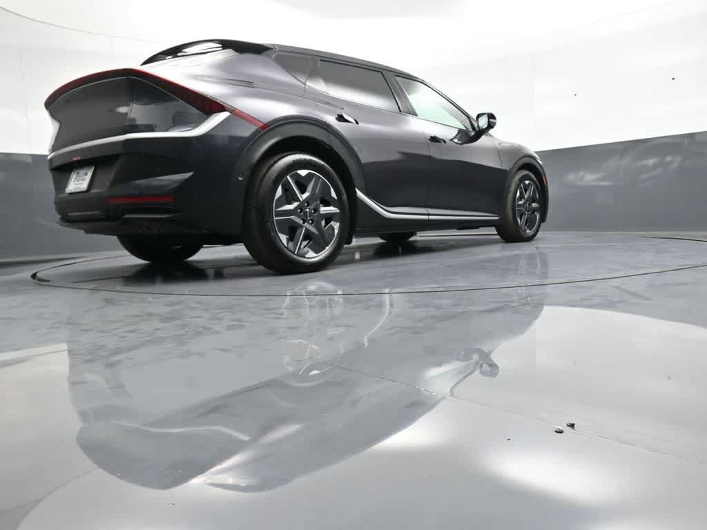 Certified 2025 Kia EV6 Light w/ Light LR Technology Package AWD/4WD image 29
