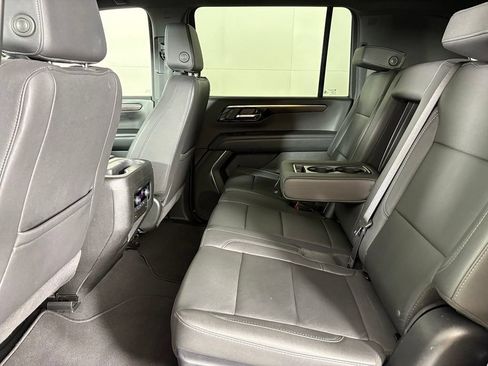 Used 2025 Chevrolet Suburban Z71 AWD/4WD image 38