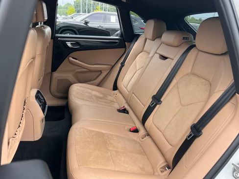 Used 2021 Porsche Macan AWD/4WD image 19