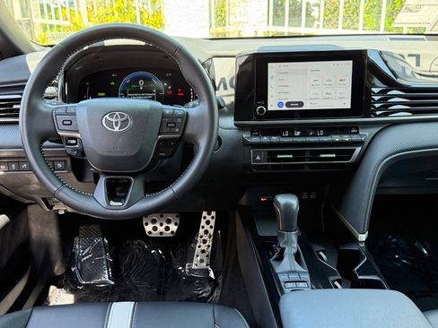 Used 2025 Toyota Camry SE FWD image 37