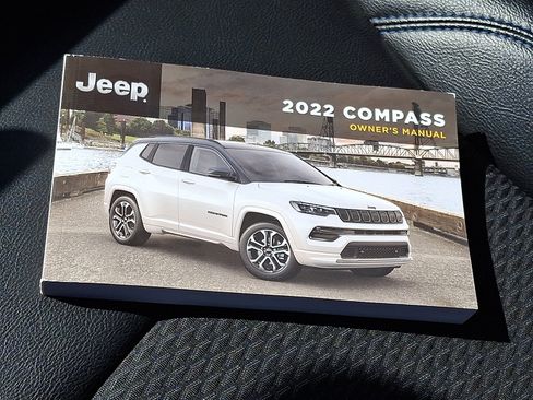 Used 2022 Jeep Compass Latitude AWD/4WD image 26