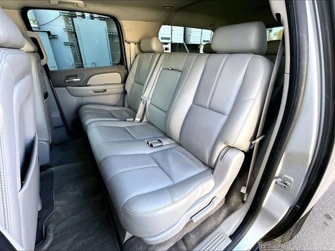 Used 2010 Chevrolet Suburban LT image 20