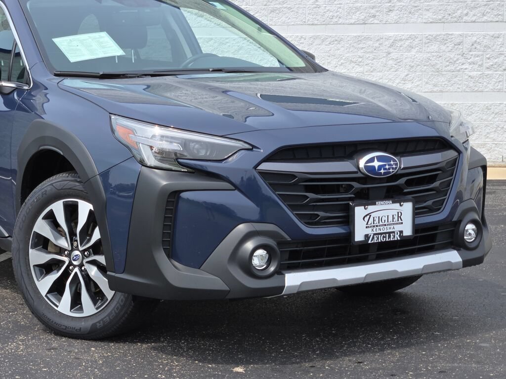 Used 2025 Subaru Outback Limited AWD/4WD image 2