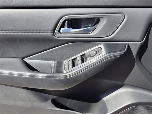 Used 2024 Nissan Rogue SV w/ SV Premium Package image 29