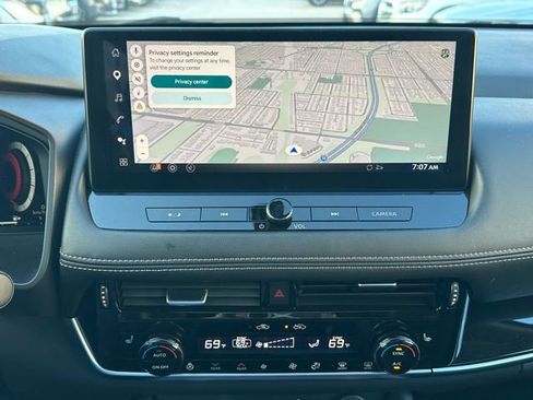 Used 2024 Nissan Rogue SL w/ SL Premium Package image 13