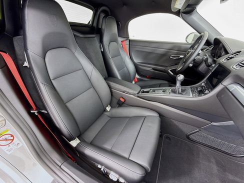 Certified 2024 Porsche 718 Boxster Style Edition image 28