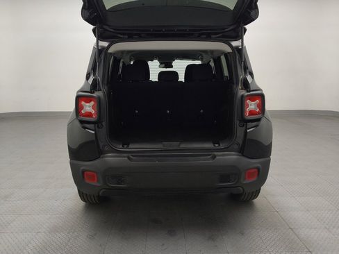 Used 2023 Jeep Renegade Latitude image 29