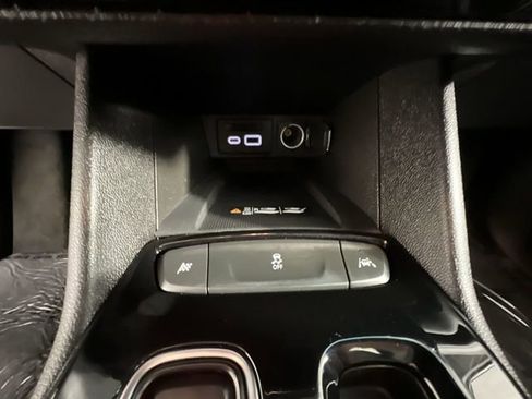 Used 2022 Chevrolet Bolt LT w/ Infotainment Package FWD image 34