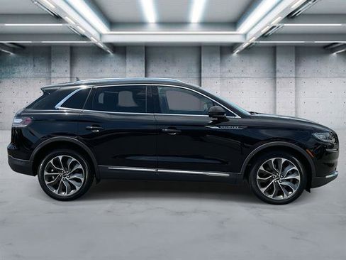 Used 2022 Lincoln Nautilus Reserve image 3