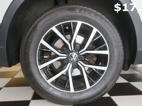 Certified 2021 Volkswagen Tiguan SE image 79