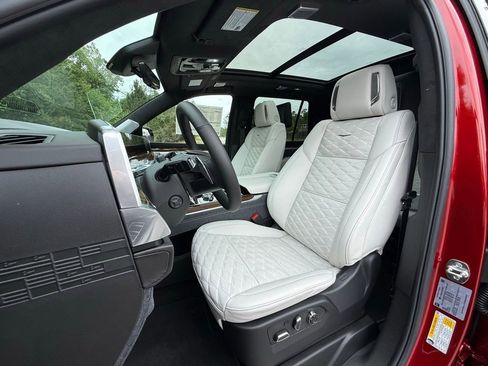 New 2026 Cadillac Escalade Platinum Sport w/ LPO, ONYX Package AWD/4WD image 5