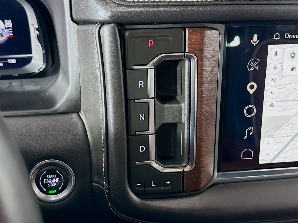 Used 2024 GMC Yukon Denali Ultimate AWD/4WD image 17