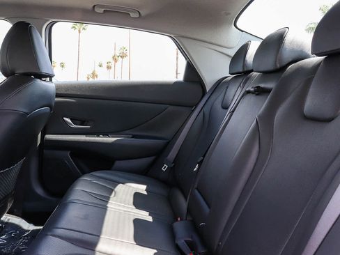 Used 2025 Hyundai Elantra Limited FWD image 25