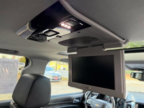 Used 2019 Chevrolet Suburban Premier image 21