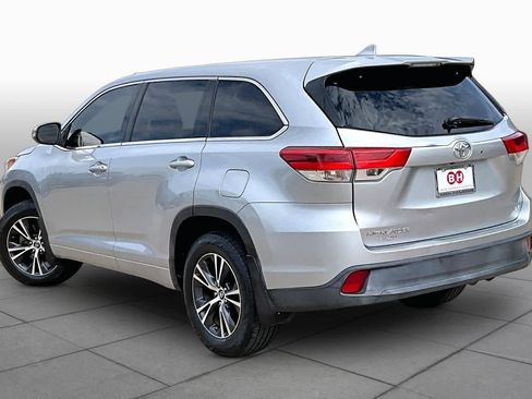 Used 2018 Toyota Highlander Plus FWD image 12