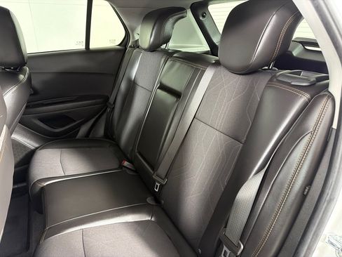 Used 2021 Chevrolet Trax LT FWD image 18