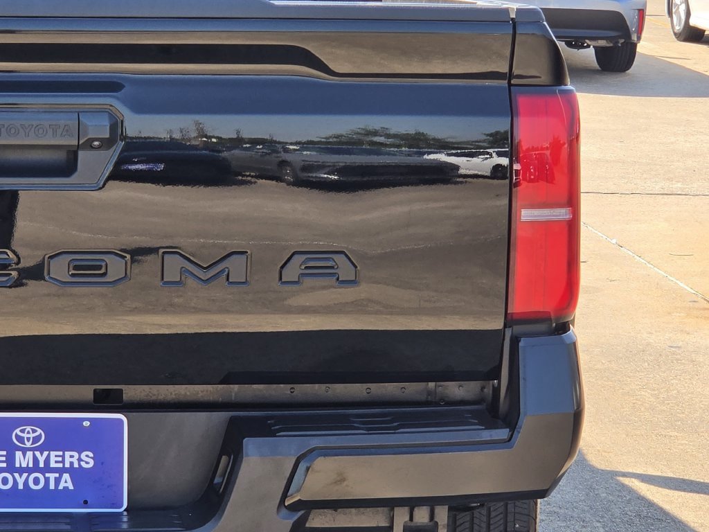 Used 2025 Toyota Tacoma SR5 RWD image 9
