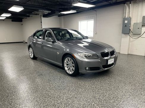 Used 2011 BMW 328i xDrive Sedan AWD/4WD image 4