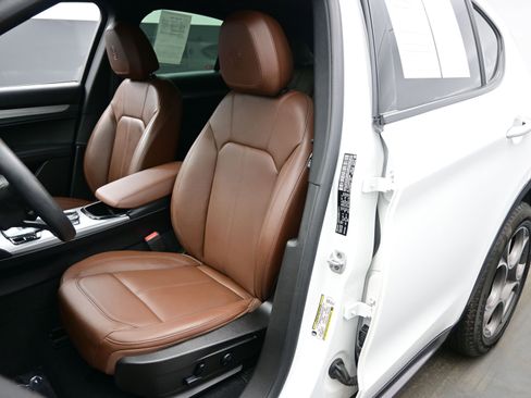 Used 2024 Alfa Romeo Stelvio Ti w/ Active Assist Plus Package image 13