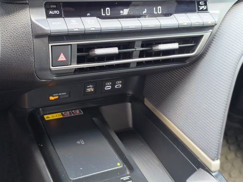 Used 2025 Toyota Camry SE w/ Multimedia Upgrade Package FWD image 21