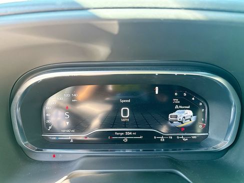 Used 2024 GMC Yukon SLT w/ SLT Luxury Package RWD image 15