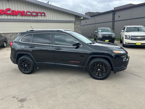 Used 2015 Jeep Cherokee Latitude w/ Comfort/Convenience Group image 2