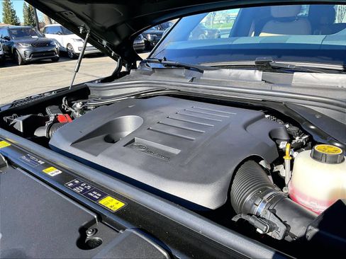 New 2026 Land Rover Range Rover Long Wheelbase SE image 32