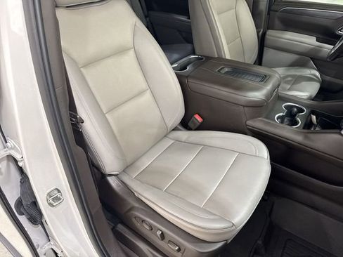 Used 2022 GMC Yukon SLT w/ SLT Premium Package image 29