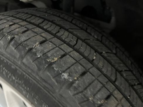 Used 2024 Jeep Grand Cherokee L Laredo RWD image 47