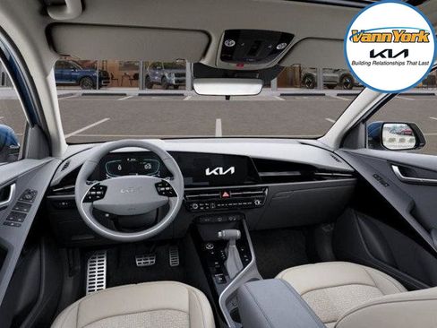 New 2025 Kia Niro EX Touring image 13
