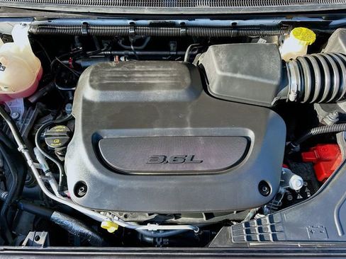 Used 2025 Chrysler Pacifica Select image 30