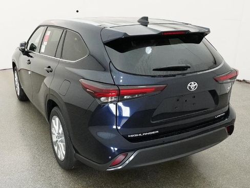 New 2026 Toyota Highlander Limited AWD/4WD image 16