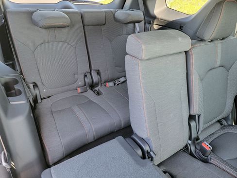 Used 2025 Honda Pilot Sport image 13