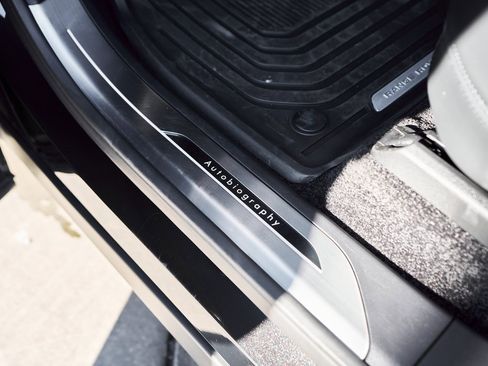 Used 2025 Land Rover Range Rover Long Wheelbase Autobiography image 34