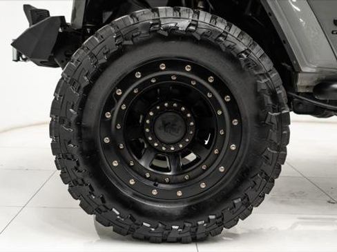 Used 2022 Jeep Gladiator Sport image 16