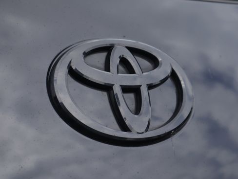 Used 2025 Toyota Camry XSE FWD image 35