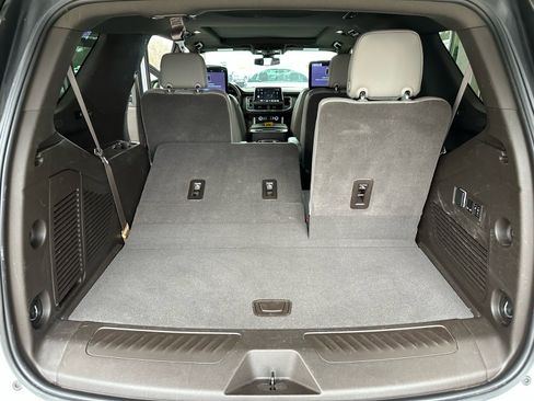 Used 2022 GMC Yukon SLT w/ SLT Premium Package image 31