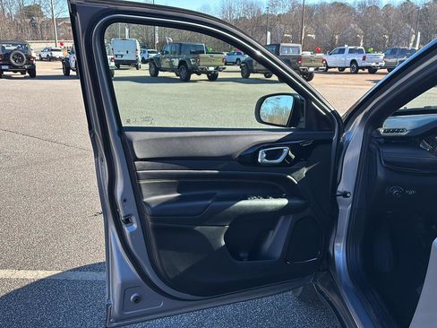 Used 2022 Jeep Compass Altitude image 9