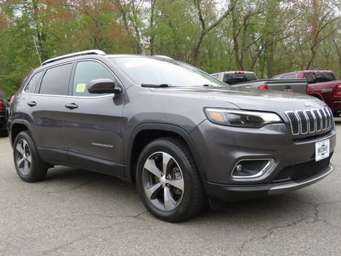 Used 2019 Jeep Cherokee Limited AWD/4WD image 3