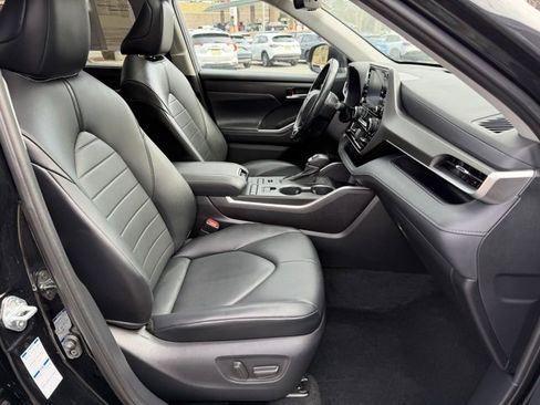 Used 2021 Toyota Highlander XLE image 50