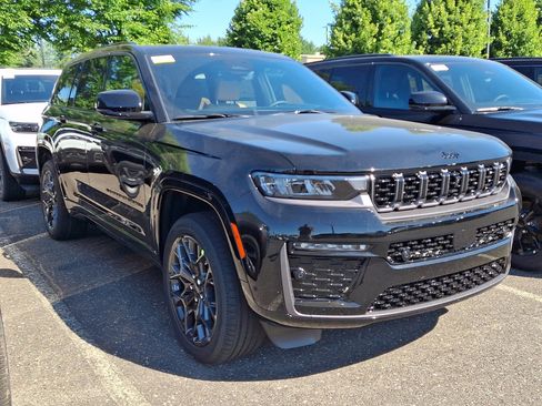 New 2026 Jeep Grand Cherokee Summit AWD/4WD image 3