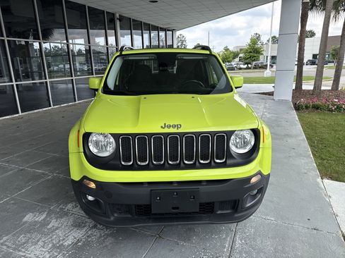 Used 2017 Jeep Renegade Latitude w/ Cold Weather Group AWD/4WD image 3