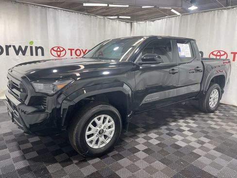 Used 2024 Toyota Tacoma SR5 image 3