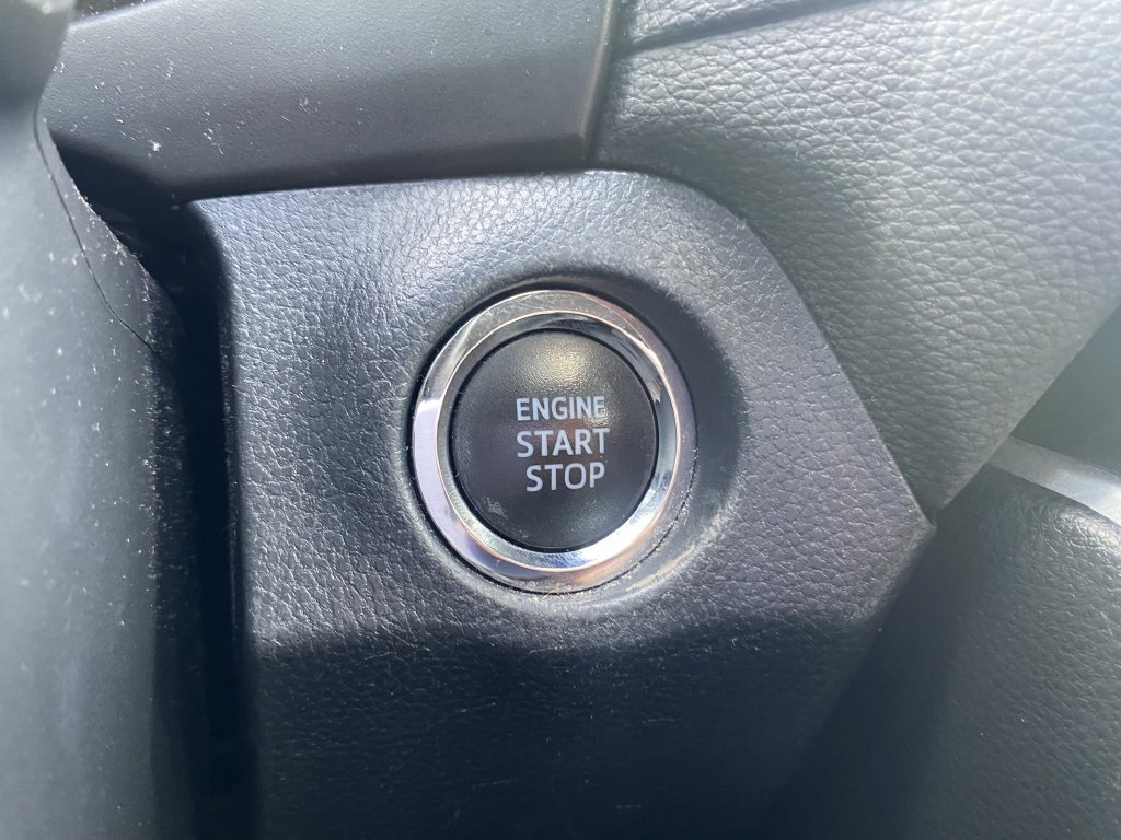 Used 2019 Toyota RAV4 XLE w/ Convenience Package FWD image 15