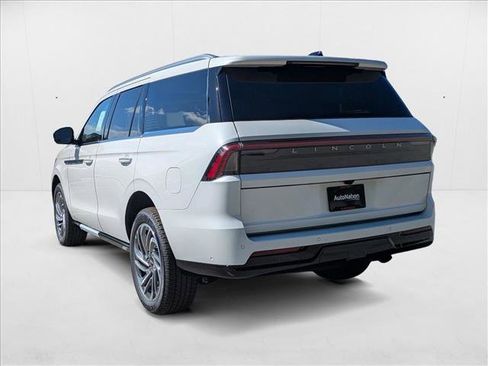 New 2025 Lincoln Navigator Reserve image 2